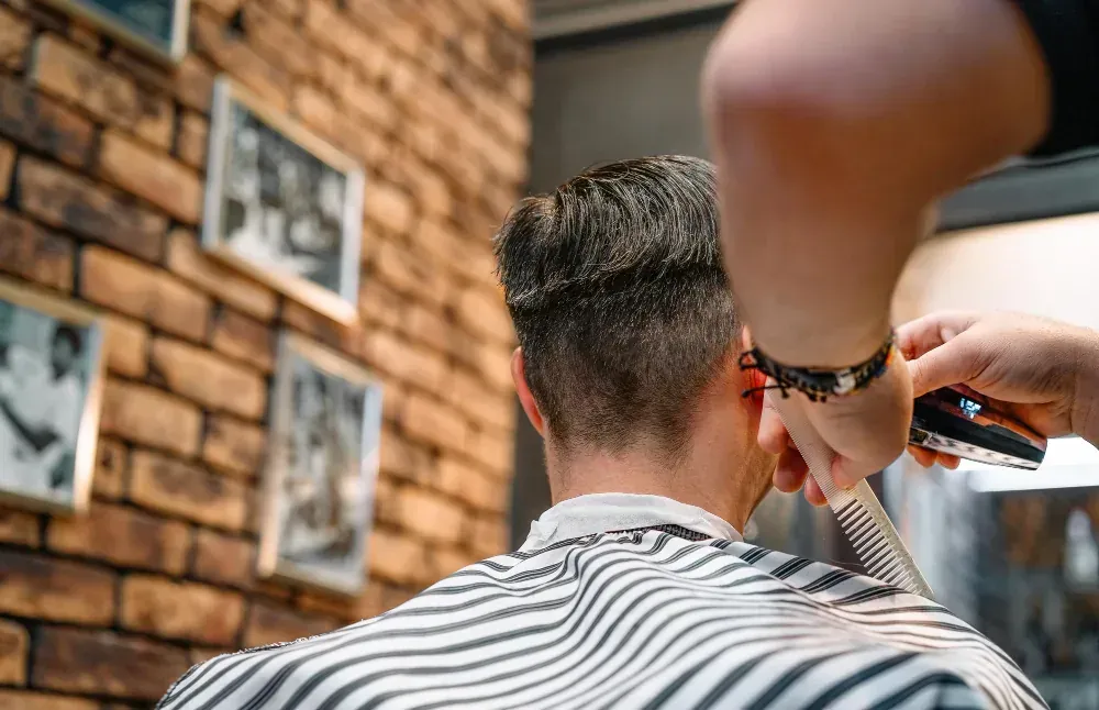 Coiffure homme / barbier en activité
