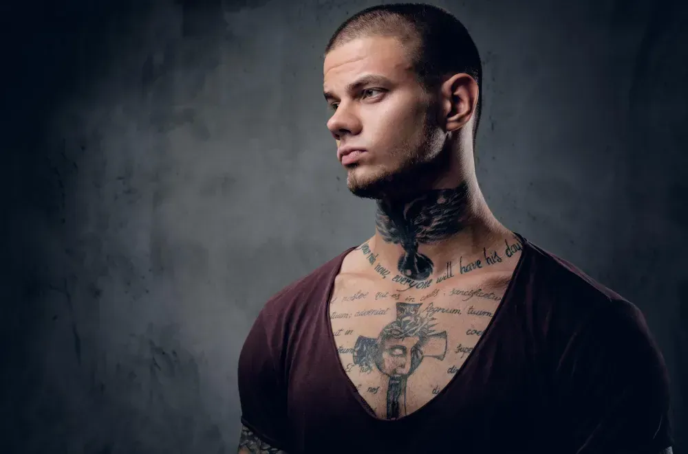 Tatoueur en activité
