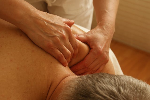 Ostéopathe en activité